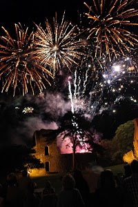 Universal Fireworks(UK) ltd 1095243 Image 5